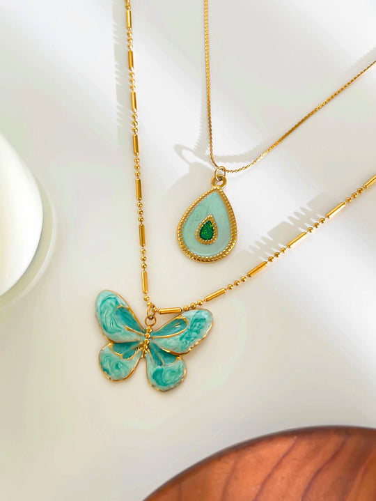 Conjunto de Colar com Pingente de Borboleta Azul e Gota d'Água