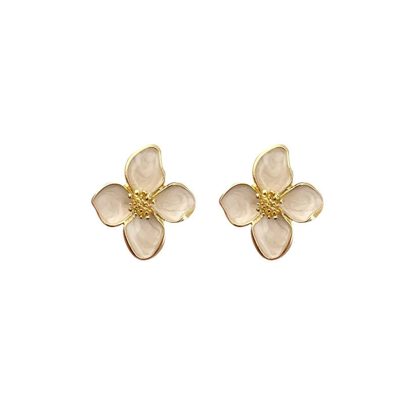 Brincos Elegantes de Flor em Esmalte Branco
