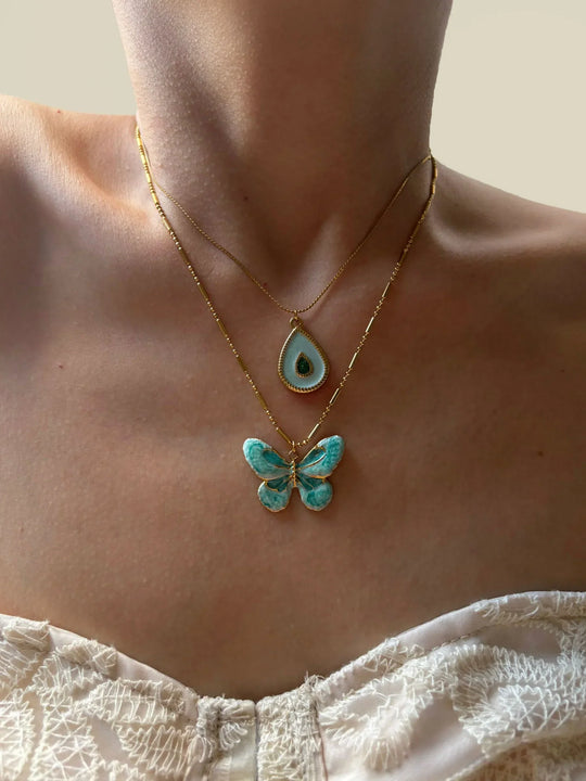 Conjunto de Colar com Pingente de Borboleta Azul e Gota d'Água