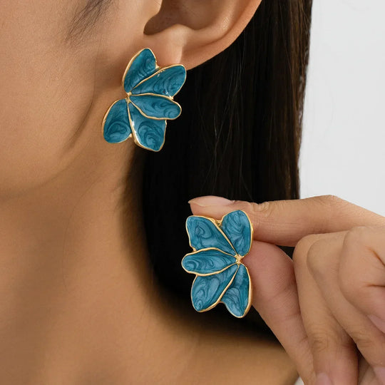 Brincos Elegantes de Pétala em Esmalte Vermelho