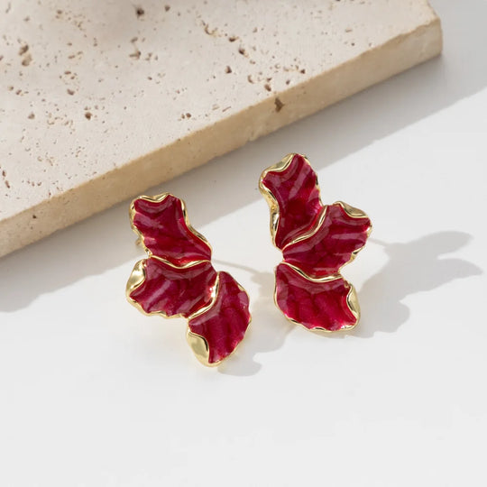 Brincos de Estudo de Flor em Esmalte Elegante