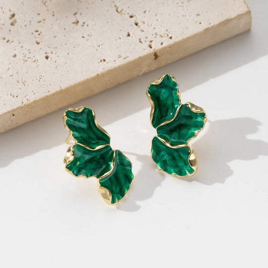 Brincos de Estudo de Flor em Esmalte Elegante