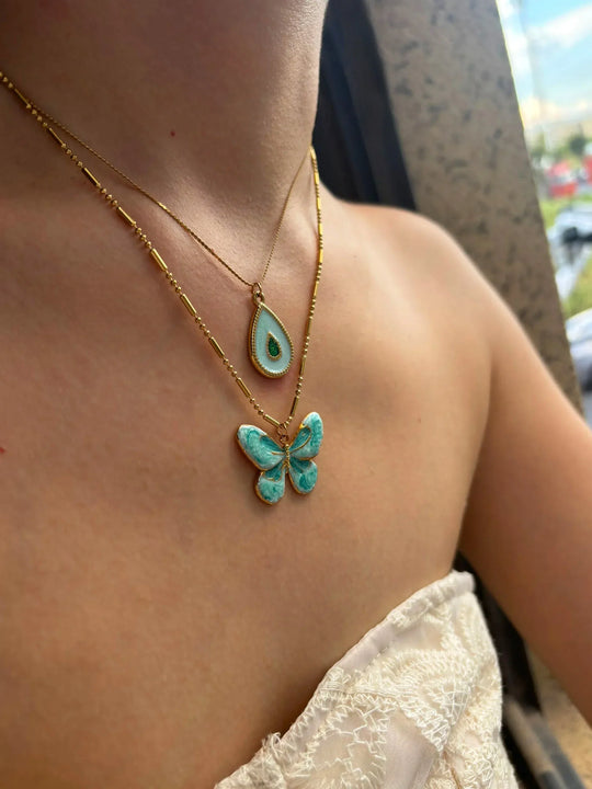 Conjunto de Colar com Pingente de Borboleta Azul e Gota d'Água