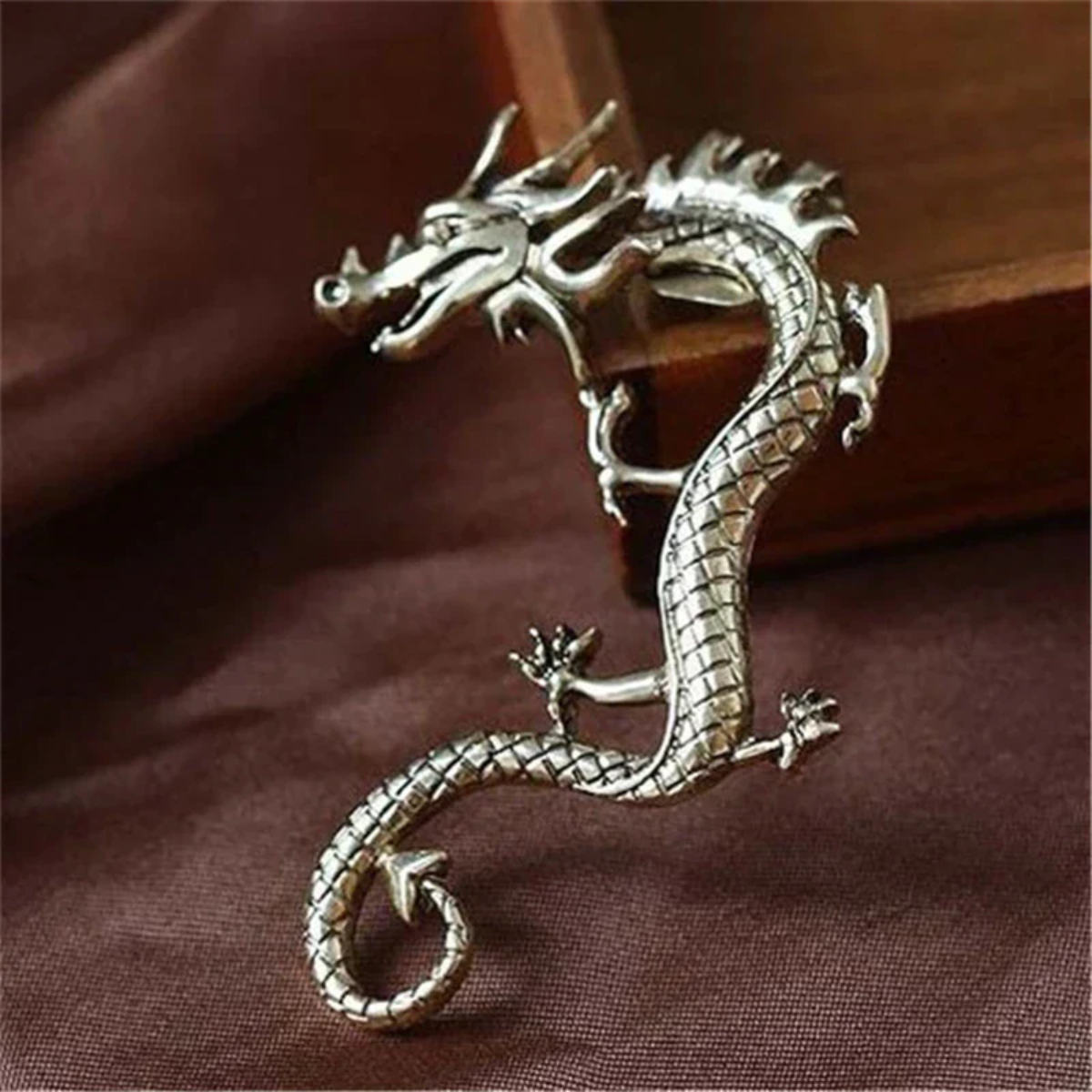BRINCOS DRAGÃO PRATEADO