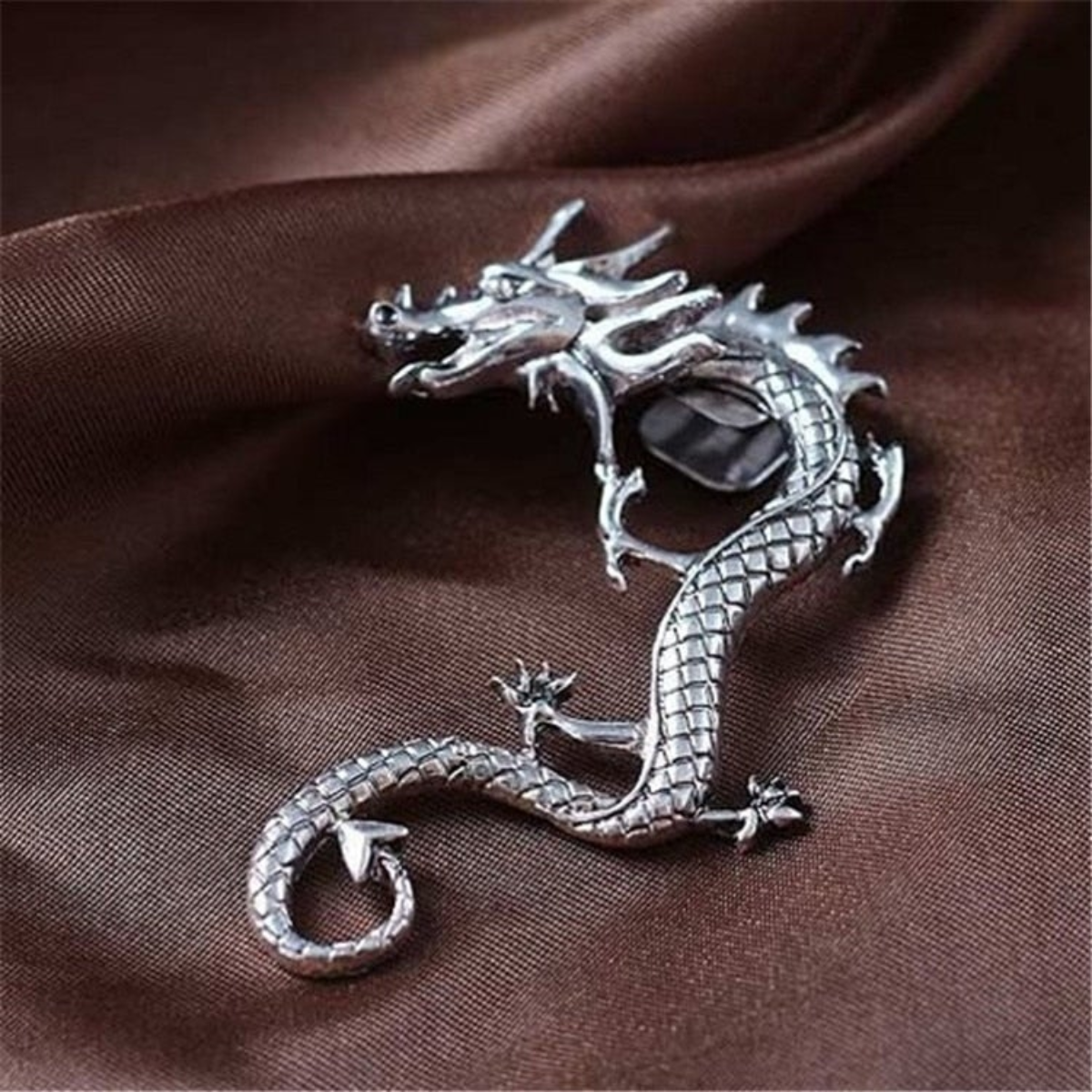 BRINCOS DRAGÃO PRATEADO