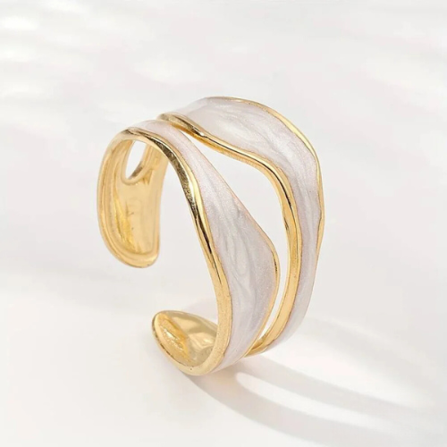 Anel Aberto em Ouro Folheado com Design em Onda