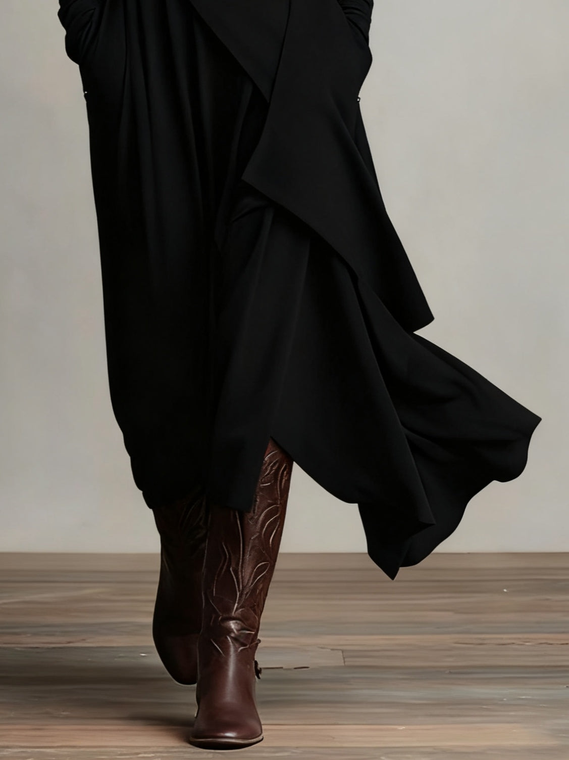 Vivienne | Vestido Maxi Assimétrico de Gola Alta