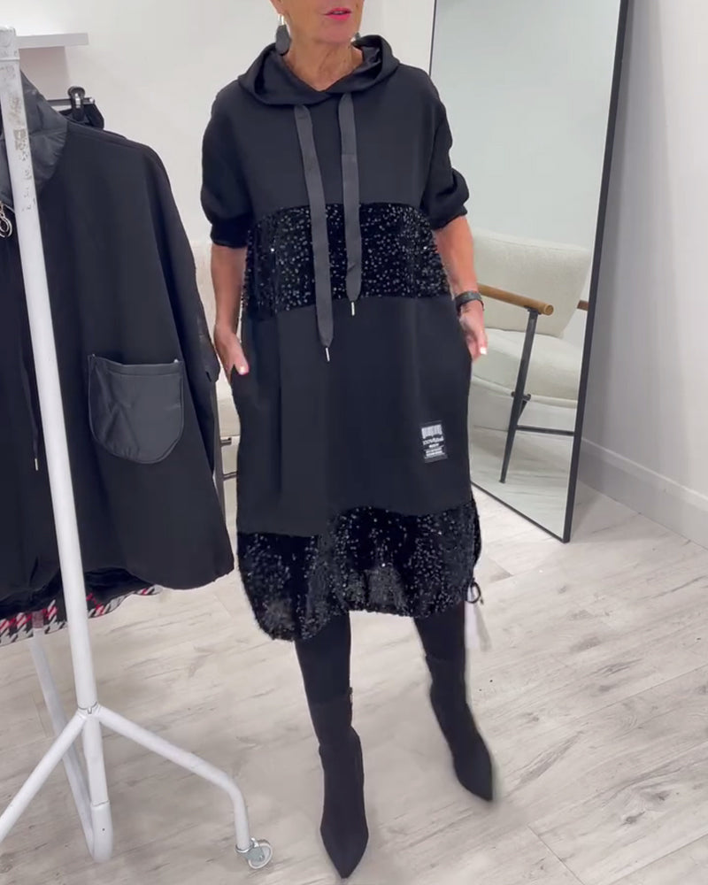 Vestido com Capuz Estiloso e Patchwork