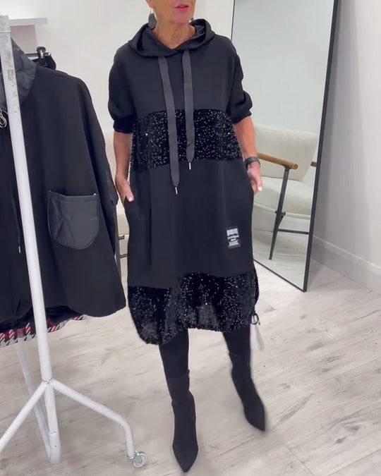 Vestido com Capuz Estiloso e Patchwork