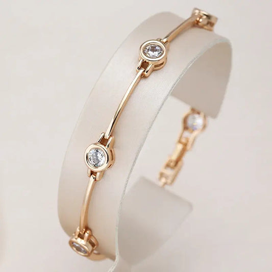 Pulseira sofisticada em ouro com zircônias