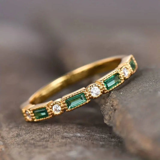 Anel Vintage de Ouro com Zircônia Verde