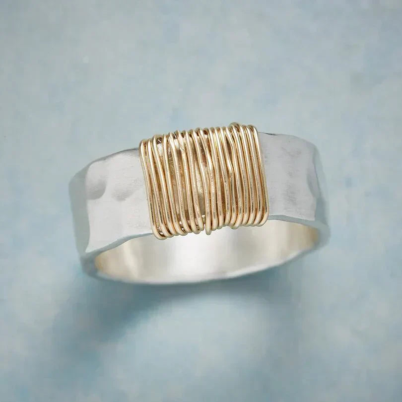 Anel de Fios Boho Dourado