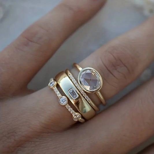 Conjunto de Anéis Vintage em Ouro com Zircônia