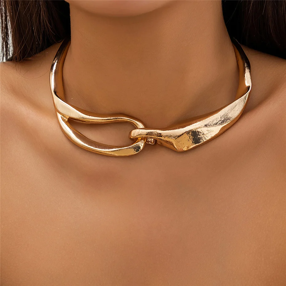 Colar Choker de Cadeia Texturizada em Ouro