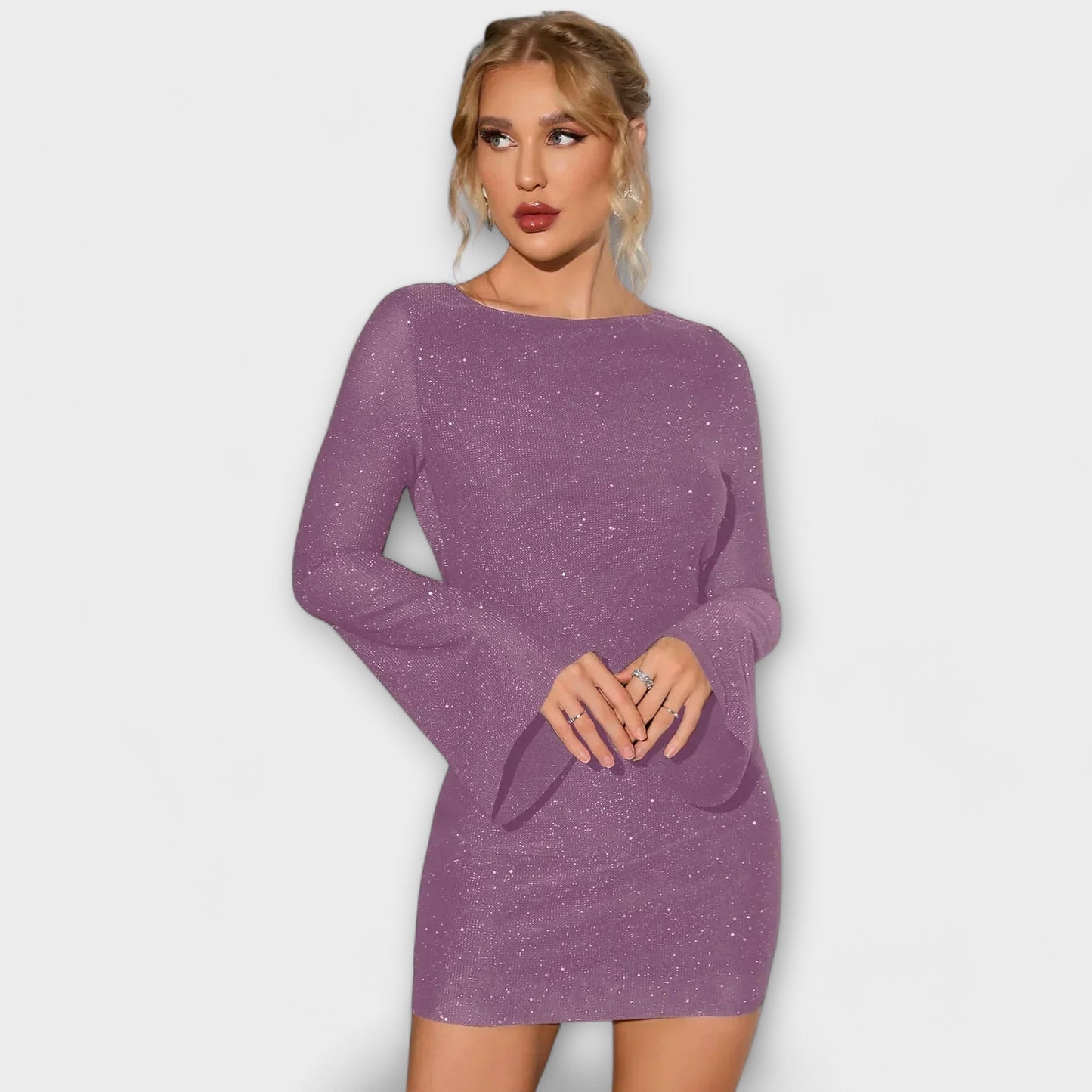 Vestido de paetês sem costas com mangas longas