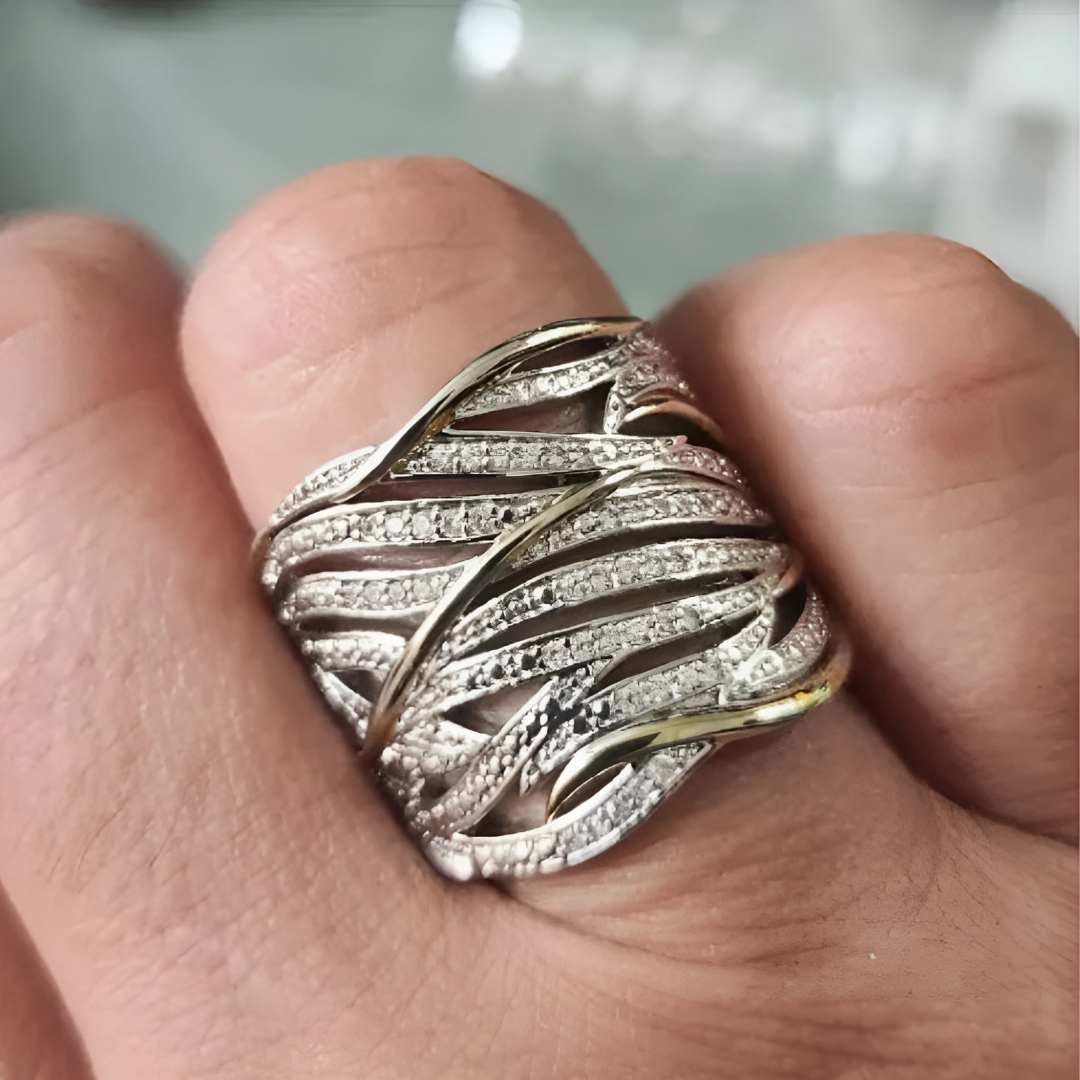 Anel torcido de múltiplas camadas elegante